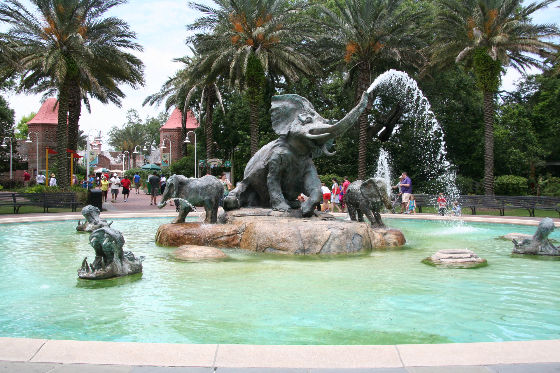 Elefantenbrunnen am Zooeingang/Elephant fountain at the zoo entrance